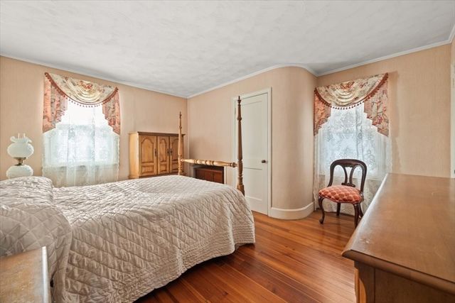 25 Winward St, Fall River, MA 02724