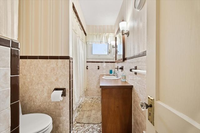 25 Winward St, Fall River, MA 02724