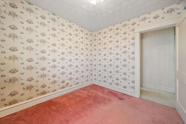 25 Winward St, Fall River, MA 02724