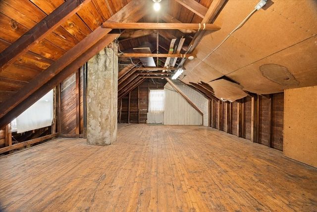 25 Winward St, Fall River, MA 02724