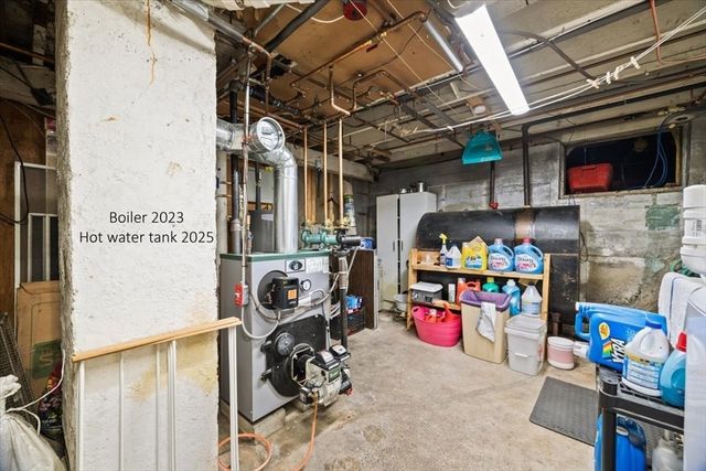 25 Winward St, Fall River, MA 02724