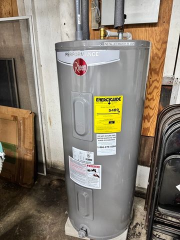 25 Winward St, Fall River, MA 02724