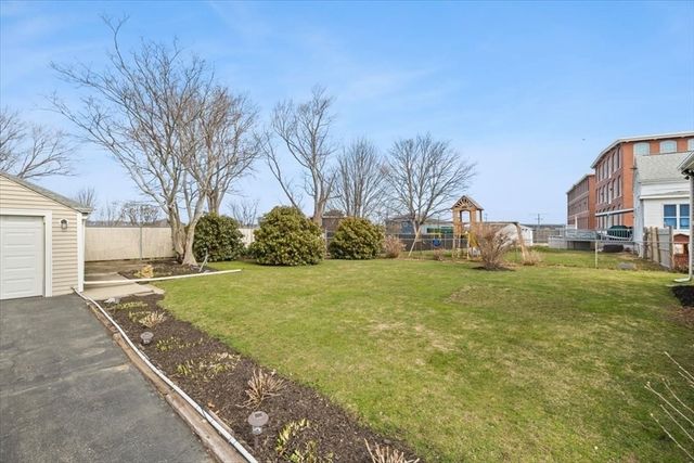 25 Winward St, Fall River, MA 02724