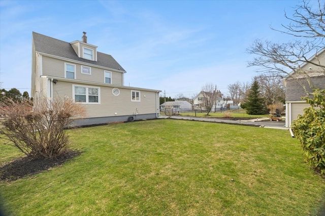 25 Winward St, Fall River, MA 02724