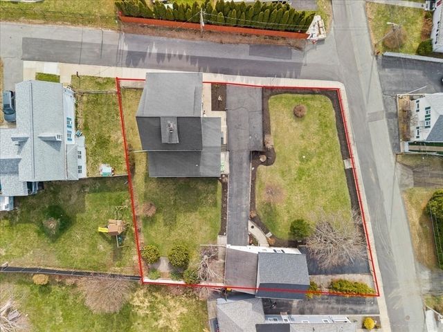 25 Winward St, Fall River, MA 02724