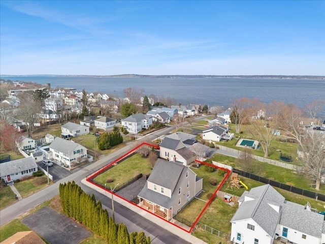 25 Winward St, Fall River, MA 02724
