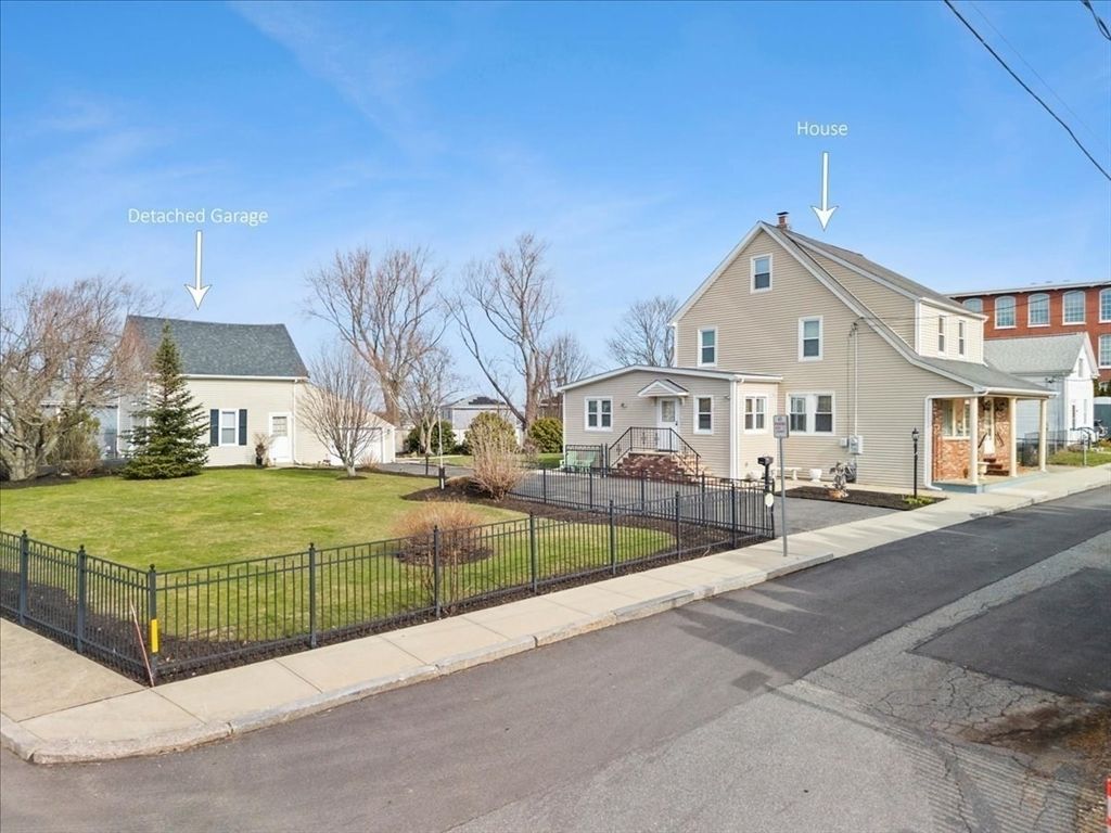 25 Winward St, Fall River, MA 02724