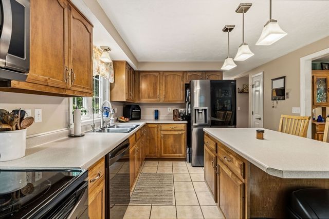 82 H Foote Rd, Charlton, MA 01507
