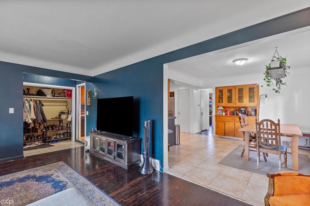 21746 Wellington Avenue, Warren, MI 48089