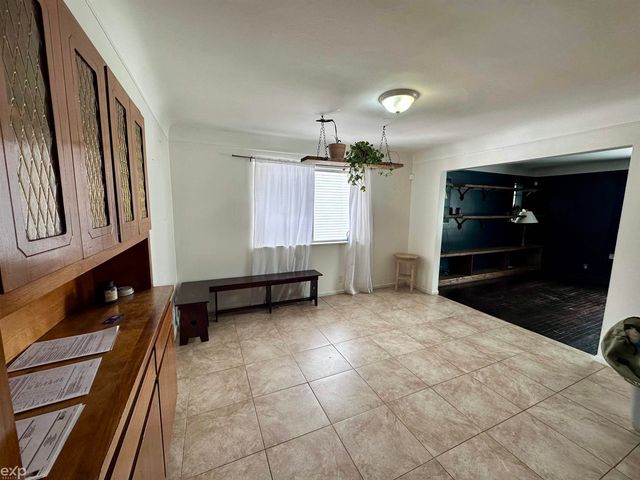 21746 Wellington Avenue, Warren, MI 48089