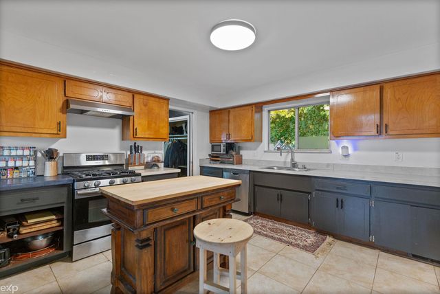 21746 Wellington Avenue, Warren, MI 48089