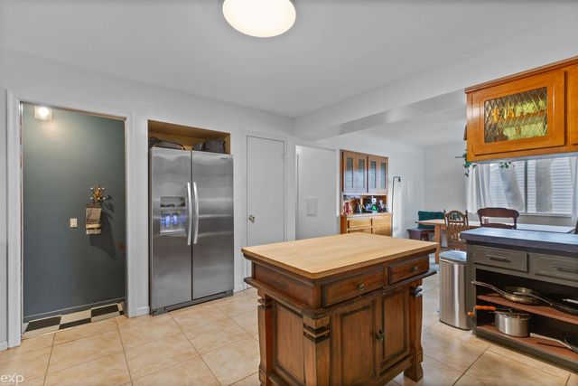 21746 Wellington Avenue, Warren, MI 48089