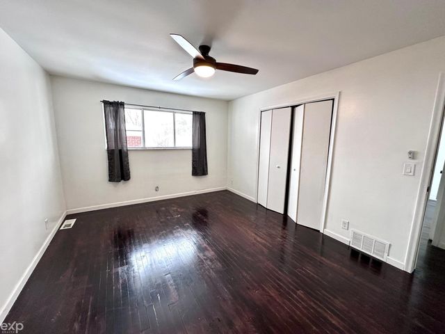 21746 Wellington Avenue, Warren, MI 48089