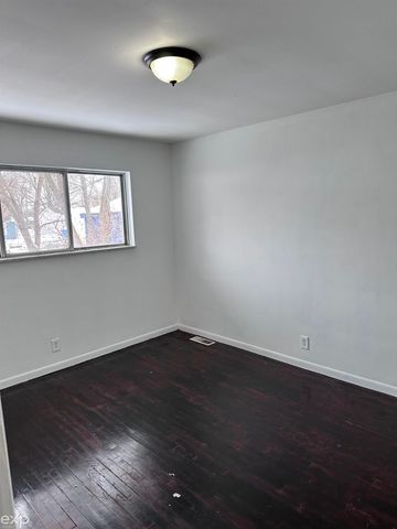 21746 Wellington Avenue, Warren, MI 48089