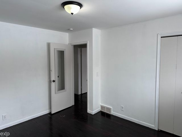 21746 Wellington Avenue, Warren, MI 48089