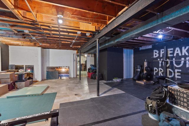 21746 Wellington Avenue, Warren, MI 48089