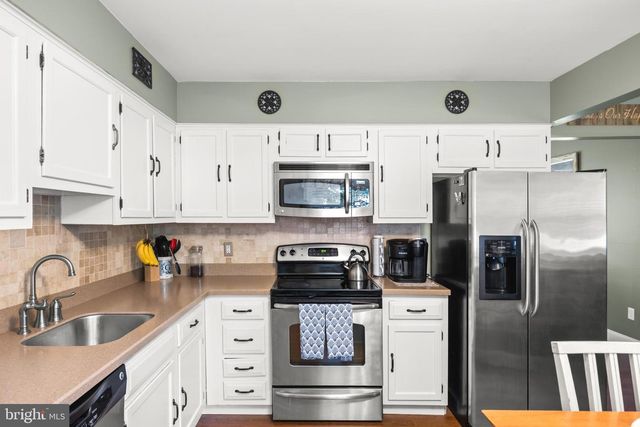 211 TENBY CHASE DR, Delran, NJ 08075