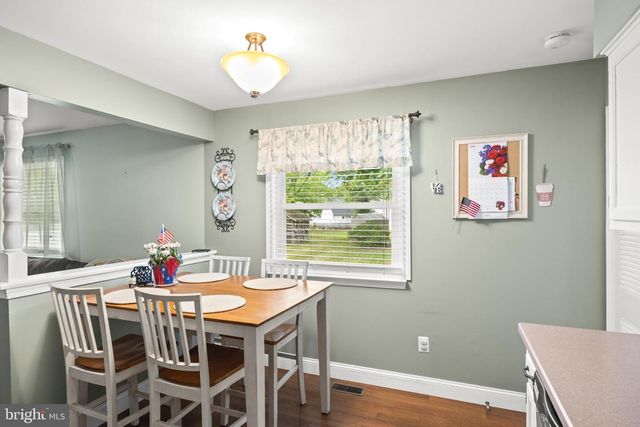 211 TENBY CHASE DR, Delran, NJ 08075