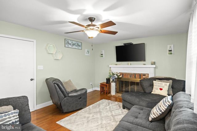 211 TENBY CHASE DR, Delran, NJ 08075