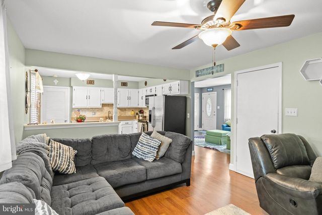 211 TENBY CHASE DR, Delran, NJ 08075