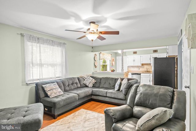 211 TENBY CHASE DR, Delran, NJ 08075