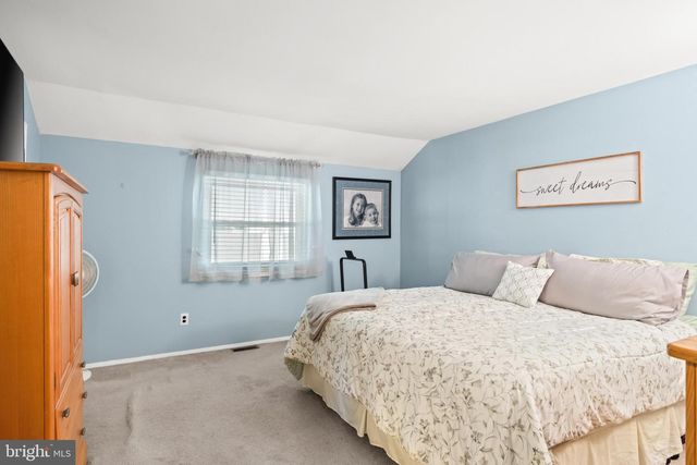 211 TENBY CHASE DR, Delran, NJ 08075