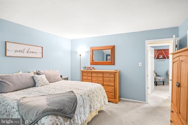 211 TENBY CHASE DR, Delran, NJ 08075