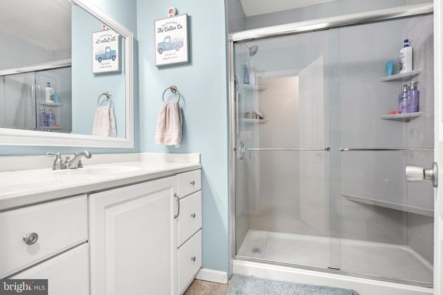 211 TENBY CHASE DR, Delran, NJ 08075
