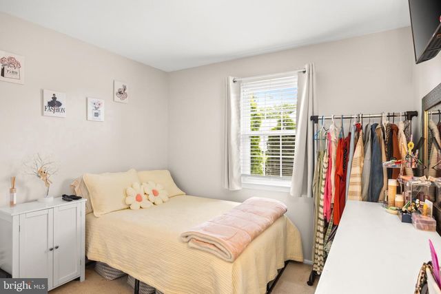 211 TENBY CHASE DR, Delran, NJ 08075