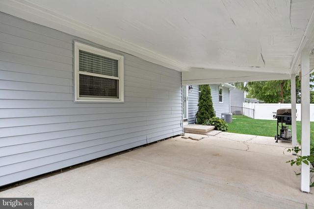 211 TENBY CHASE DR, Delran, NJ 08075
