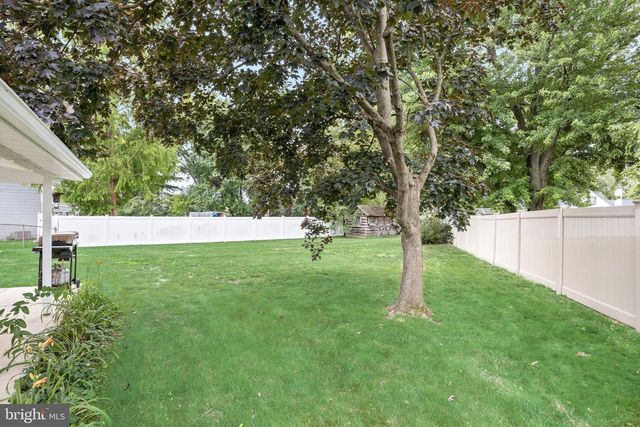 211 TENBY CHASE DR, Delran, NJ 08075