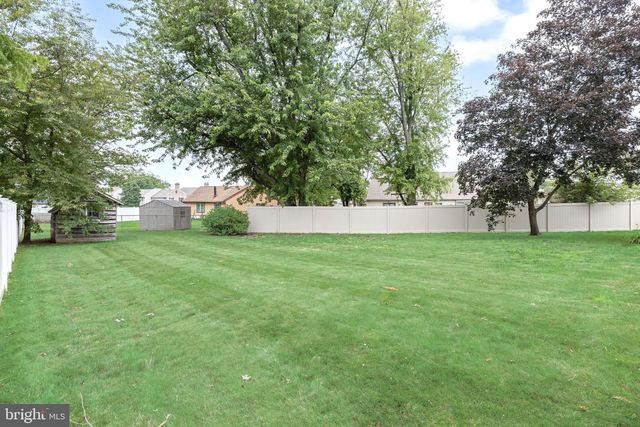 211 TENBY CHASE DR, Delran, NJ 08075
