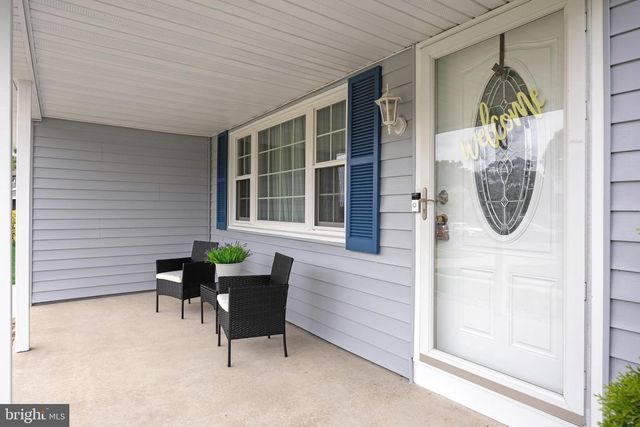 211 TENBY CHASE DR, Delran, NJ 08075