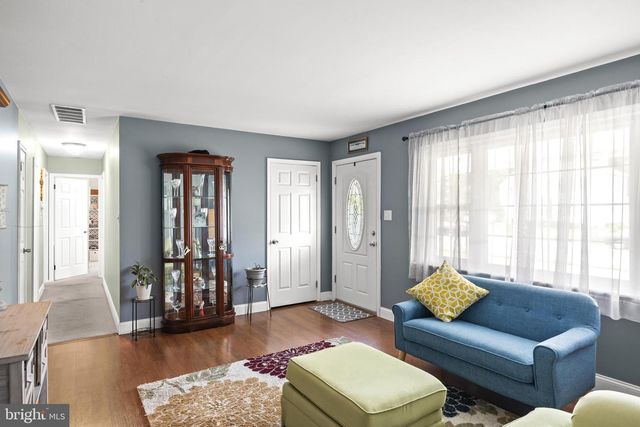 211 TENBY CHASE DR, Delran, NJ 08075