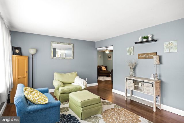 211 TENBY CHASE DR, Delran, NJ 08075