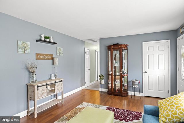 211 TENBY CHASE DR, Delran, NJ 08075