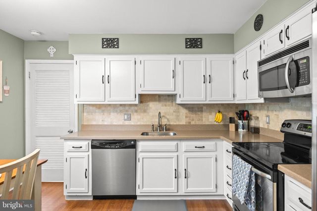 211 TENBY CHASE DR, Delran, NJ 08075