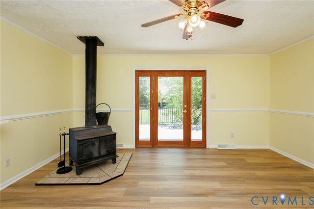 12804 Chester Dr, Disputanta, VA 23842