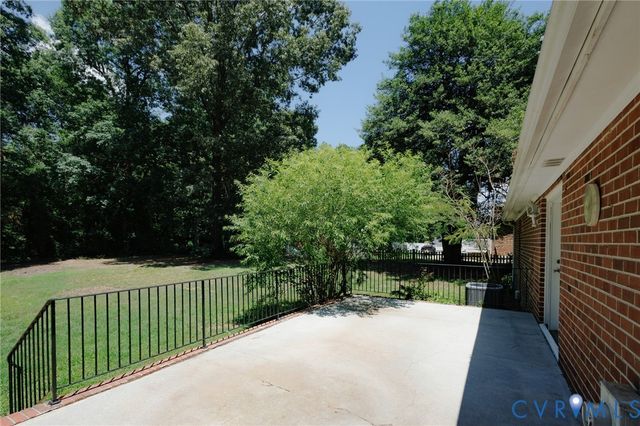 12804 Chester Dr, Disputanta, VA 23842