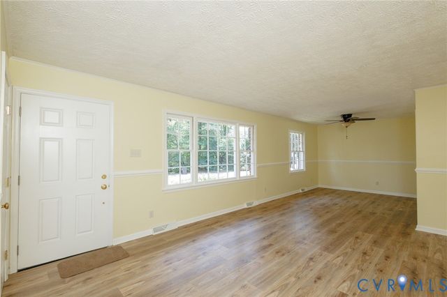 12804 Chester Dr, Disputanta, VA 23842