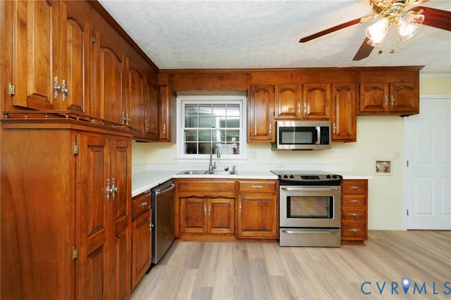 12804 Chester Dr, Disputanta, VA 23842