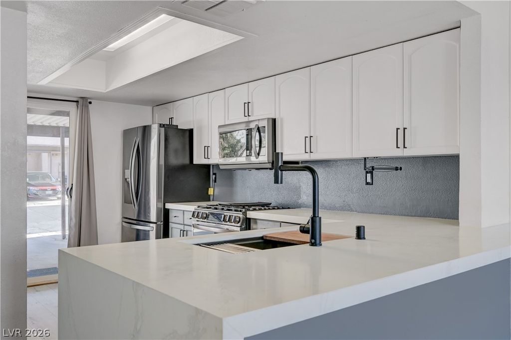 6542 Ironbark Lane, Las Vegas, NV 89107 — photo 2