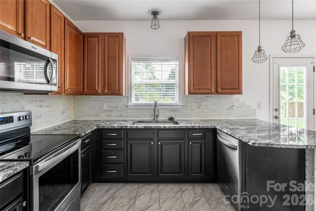 89 Woodfern Road, Fletcher, NC 28732