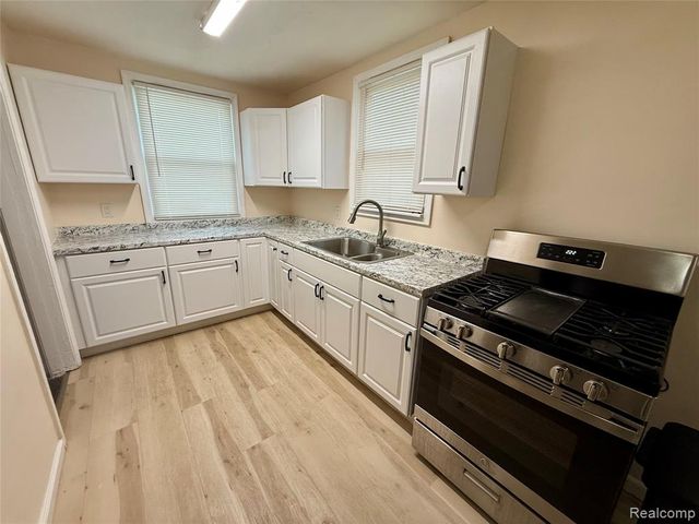 8719 Canyon Street, Grosse Pointe, MI 48236