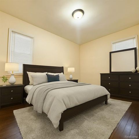 8719 Canyon Street, Grosse Pointe, MI 48236