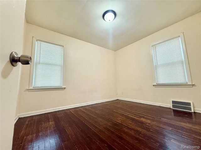 8719 Canyon Street, Grosse Pointe, MI 48236