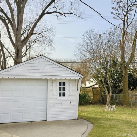 8719 Canyon Street, Grosse Pointe, MI 48236