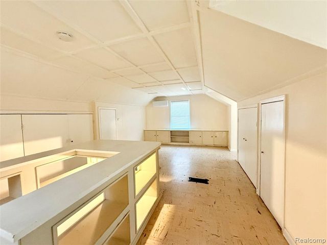 8719 Canyon Street, Grosse Pointe, MI 48236