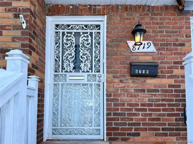 8719 Canyon Street, Grosse Pointe, MI 48236