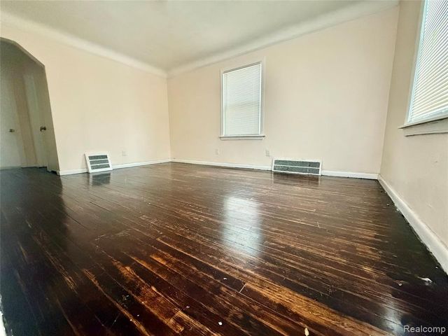 8719 Canyon Street, Grosse Pointe, MI 48236